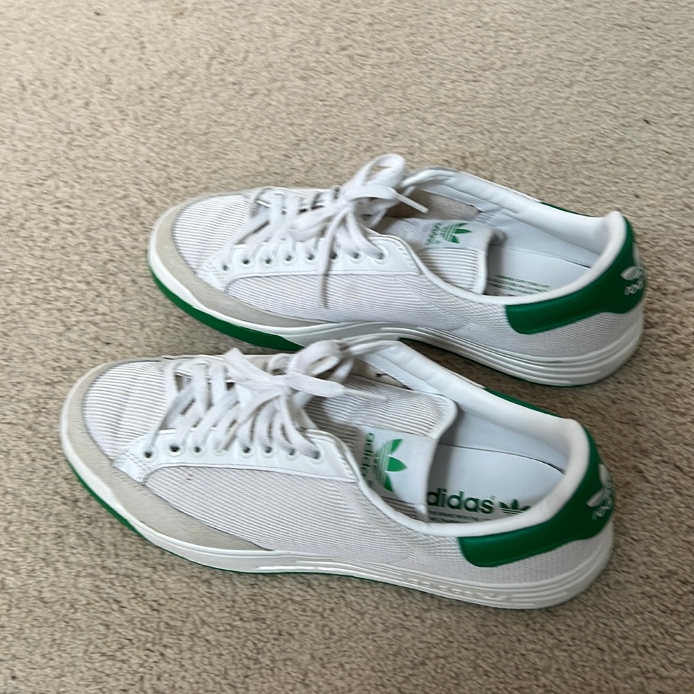 Adidas rod laver sneakers in excellent condition.